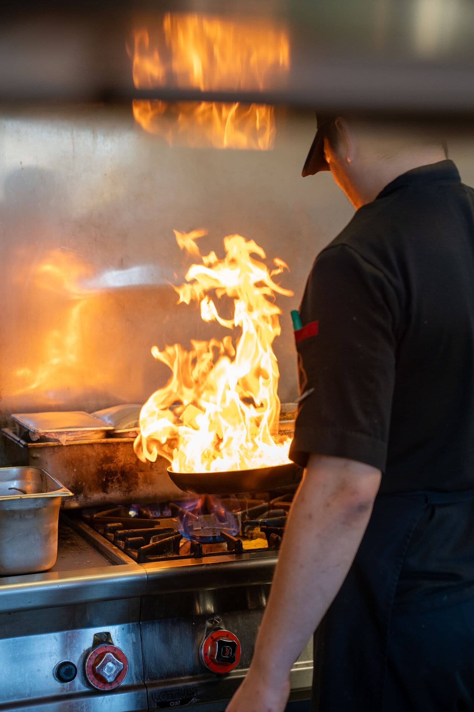 Flambage en cuisine au WOODS, cuisine maison
