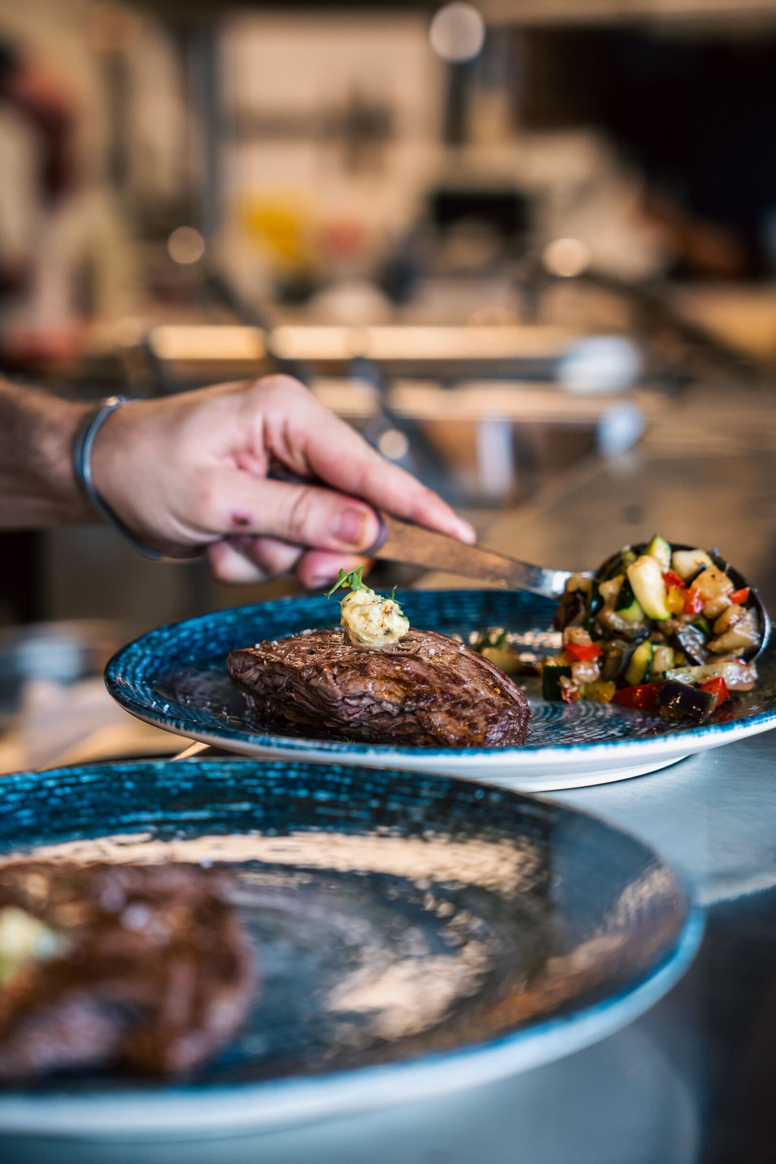 Pièce du boucher grillée et légumes rôtis