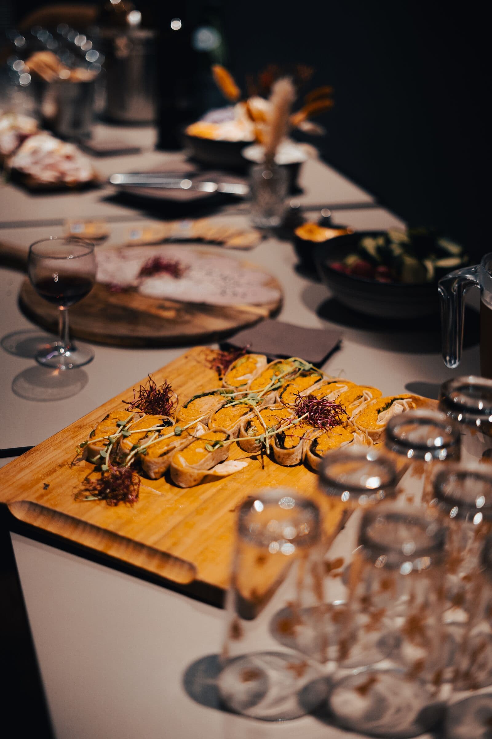 Buffet dînatoire et planches à partager pour un événement privé au WOODS