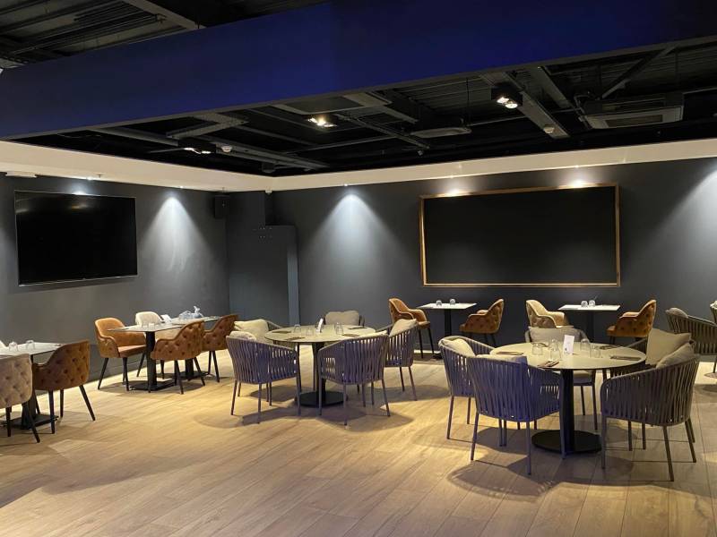 Location de salle avec rétro-projecteur pour une journée de séminaire d'entreprise à Bourgoin-Jallieu
